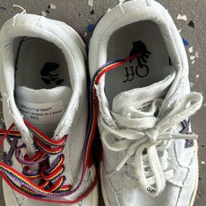 Kids off white shoes size 32 or 1 USA
